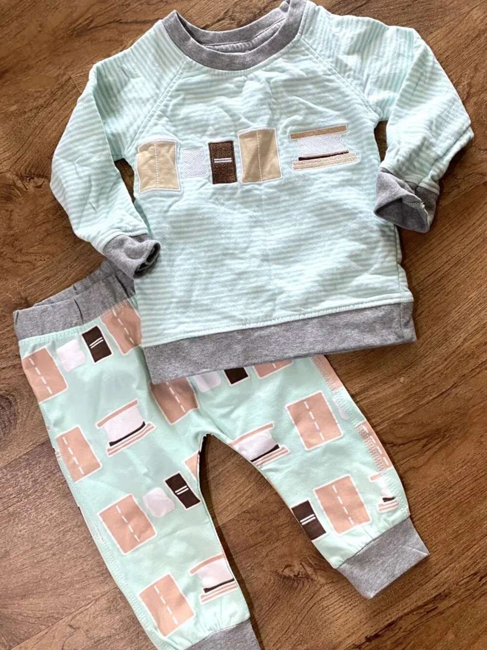 Lot of 2 Outfits-MONICA +ANDY Smores & JANIE JACK Ski-Sweatshirts/Joggers-6-12M